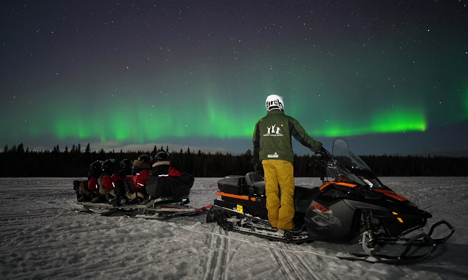 Paseo en trineo por moto de nieve y barbacoa lapona Buendía